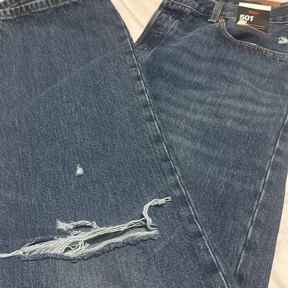 NWT Levi's® Premium
501® ‘90S WOMEN'S JEANS 28X32 - Picture 17 of 17